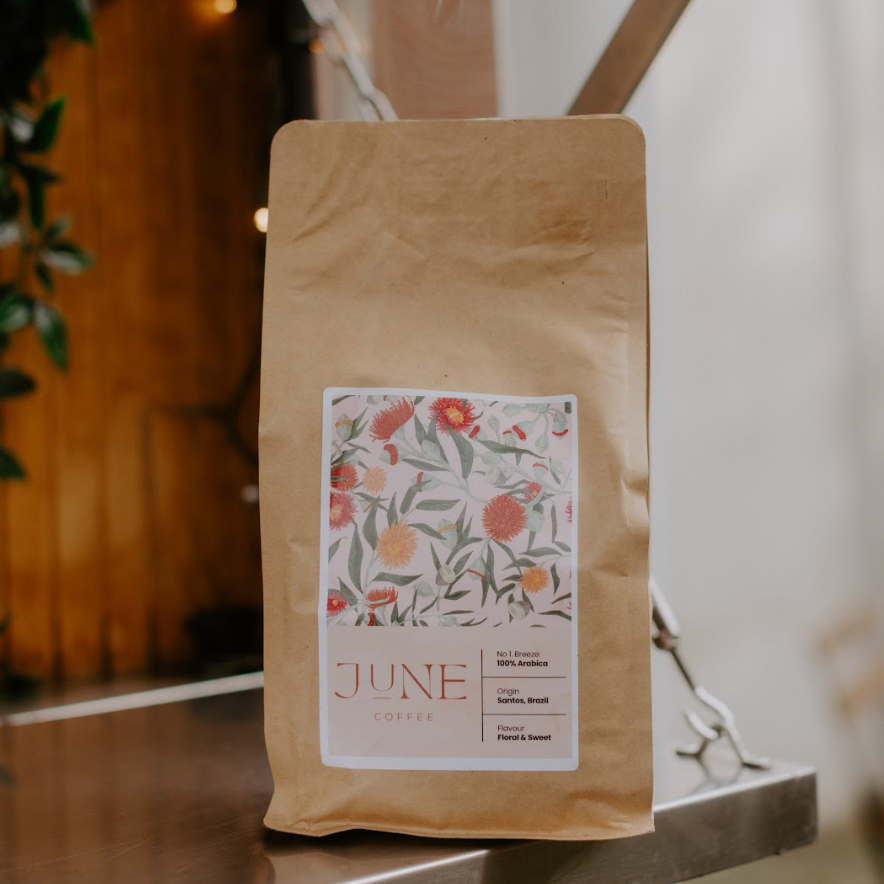 June Coffee Santos N01 Koffieboon 500g Lifestyle foto op de koffiekar